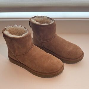 Ugg classic mini II